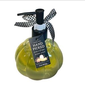 Aroma Aria Heirloom Pumpkin Liquid Hand Wash Soap 14 fl oz Glass Pumpkin Shape